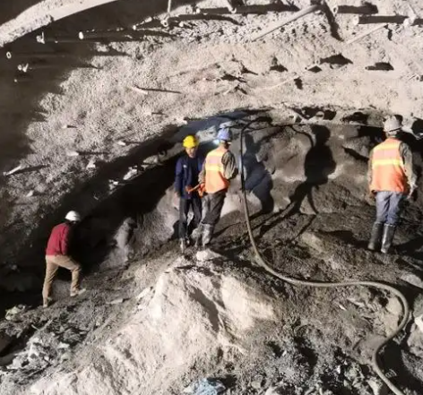 文圣隧道拱顶带模注浆料，微膨胀注浆料的特点及施工工艺